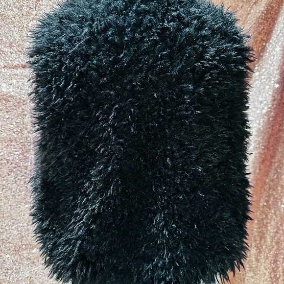 Fur Vest With Pockets- SIZE SMALL Beautiful BLACK Color - Picture 4 of 9